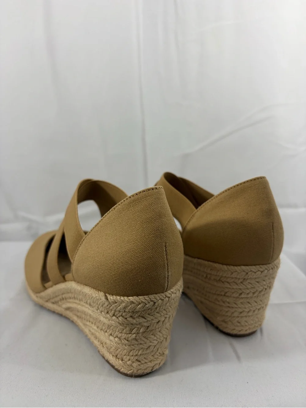 NWT Easy Street Women’s Size 8 Tan Espadrille Wedge Pumps with Crisscross Straps
